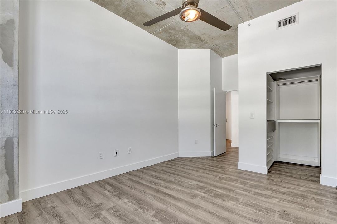 Recently Rented: $3,250 (2 beds, 2 baths, 1090 Square Feet)