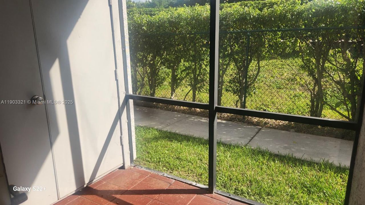 For Rent: $1,900 (1 beds, 1 baths, 558 Square Feet)