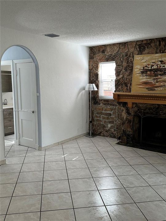 For Rent: $3,100 (3 beds, 2 baths, 2220 Square Feet)