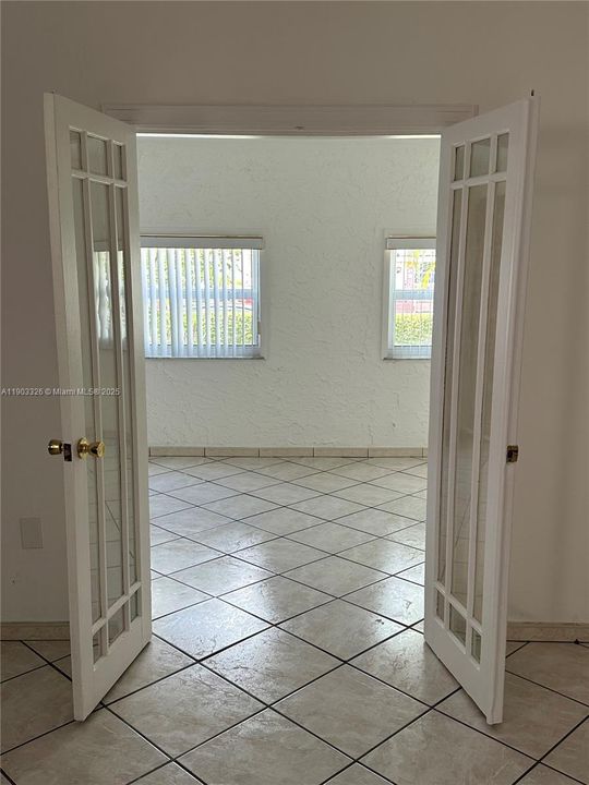 For Rent: $3,100 (3 beds, 2 baths, 2220 Square Feet)