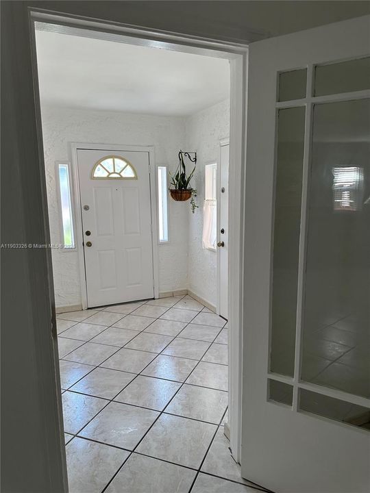 For Rent: $3,100 (3 beds, 2 baths, 2220 Square Feet)