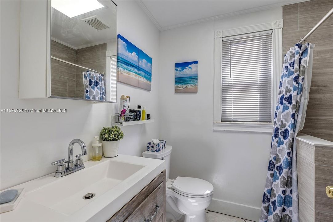 For Rent: $3,100 (3 beds, 2 baths, 2220 Square Feet)