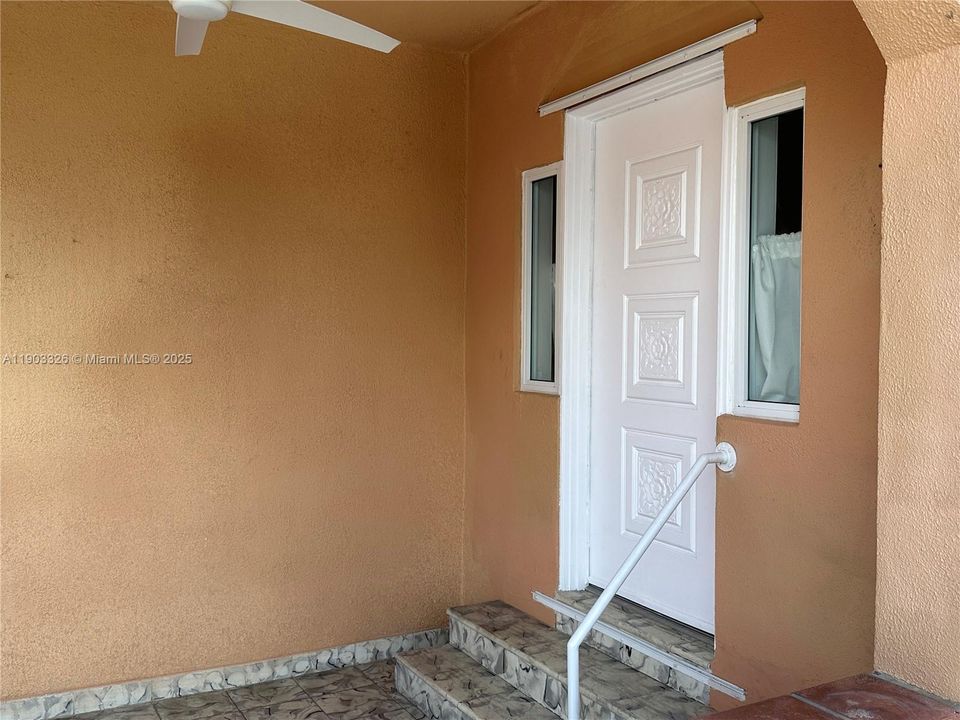 For Rent: $3,100 (3 beds, 2 baths, 2220 Square Feet)