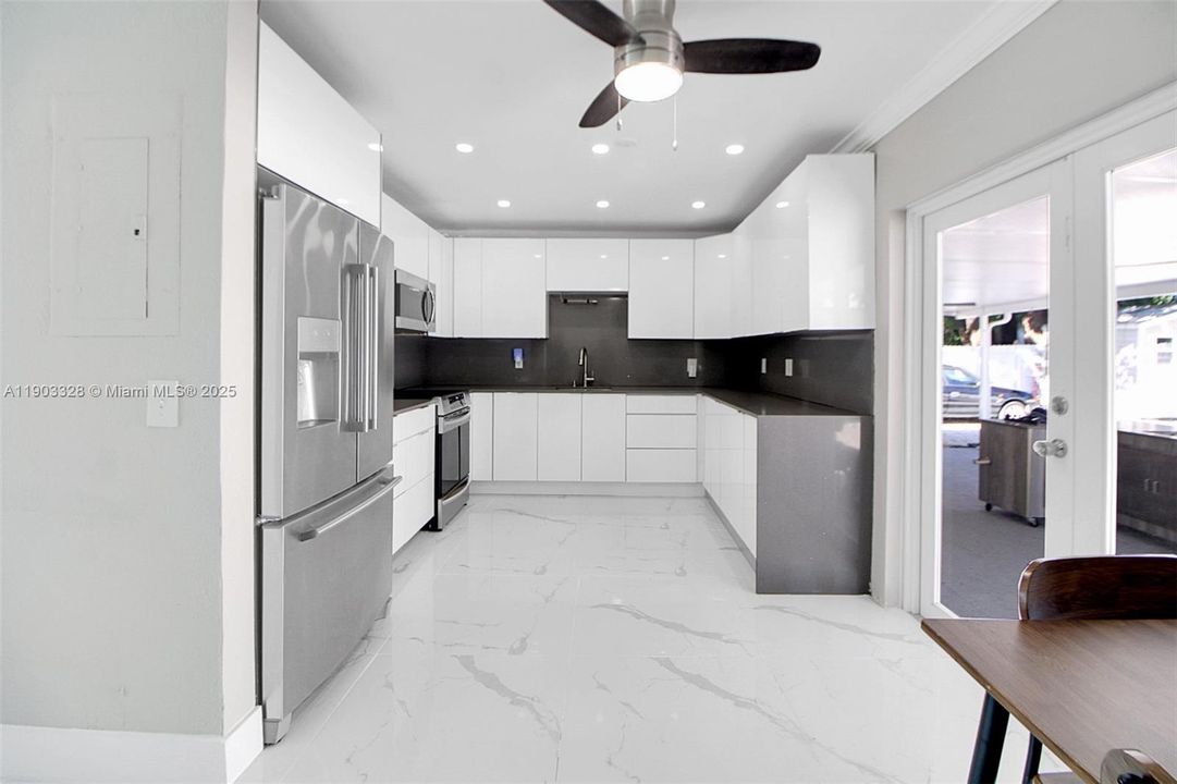 Active With Contract: $469,000 (3 beds, 2 baths, 1232 Square Feet)