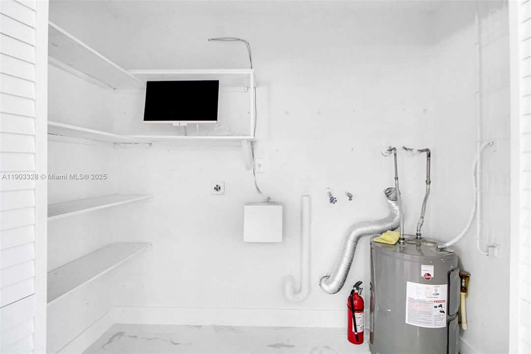 Active With Contract: $469,000 (3 beds, 2 baths, 1232 Square Feet)