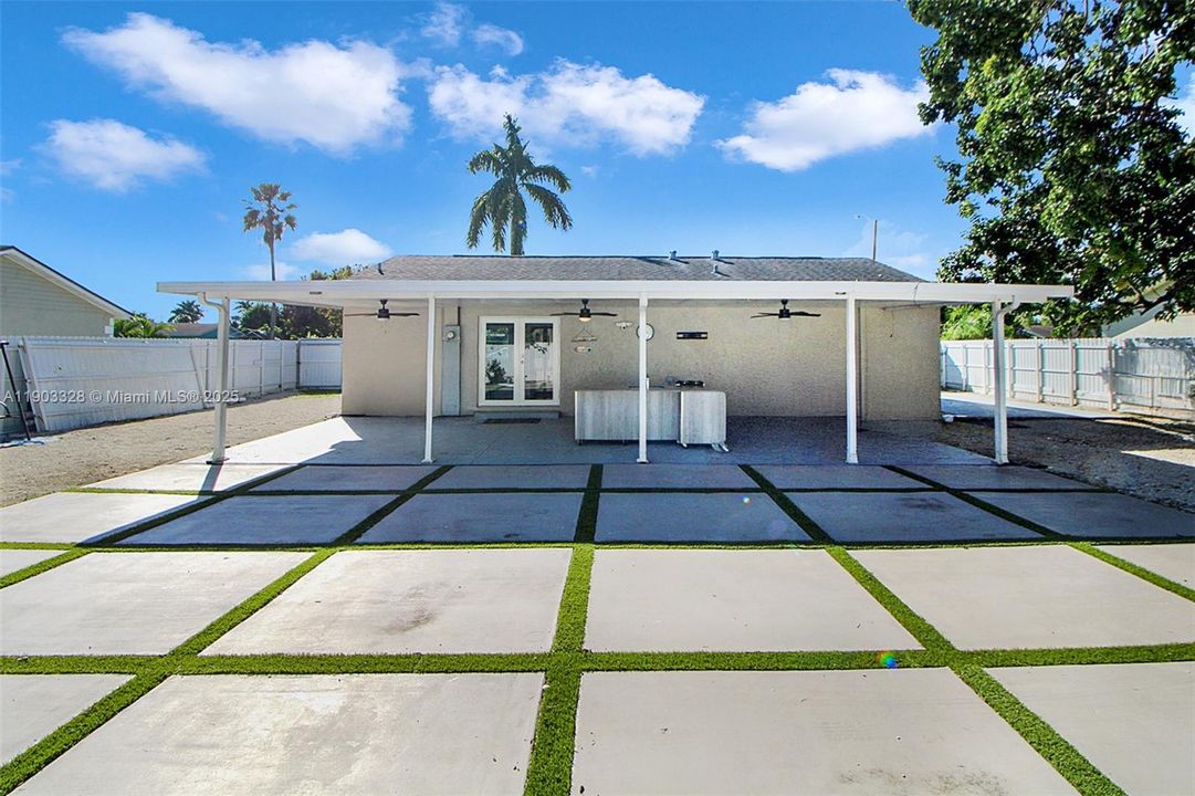 Active With Contract: $469,000 (3 beds, 2 baths, 1232 Square Feet)