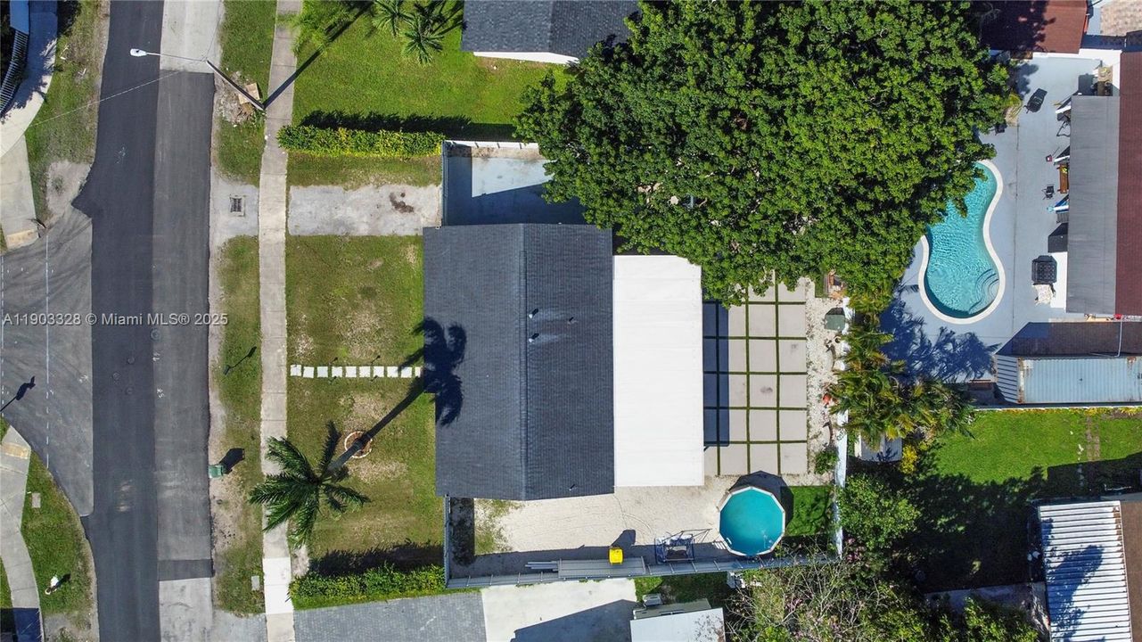 Active With Contract: $469,000 (3 beds, 2 baths, 1232 Square Feet)