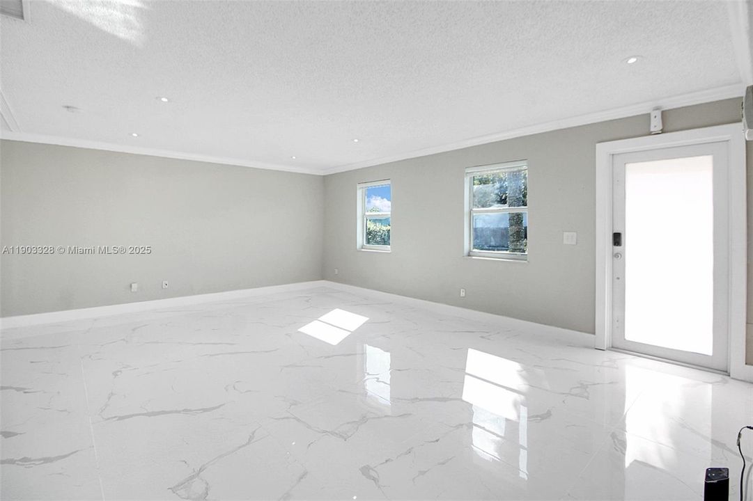 Active With Contract: $469,000 (3 beds, 2 baths, 1232 Square Feet)