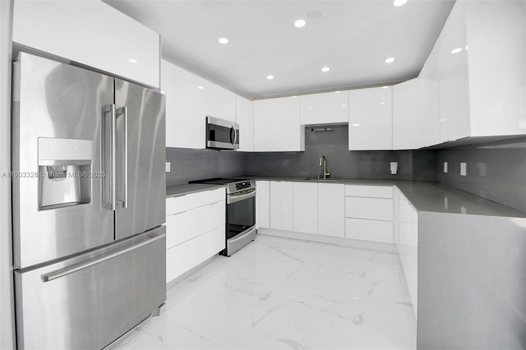 Active With Contract: $469,000 (3 beds, 2 baths, 1232 Square Feet)