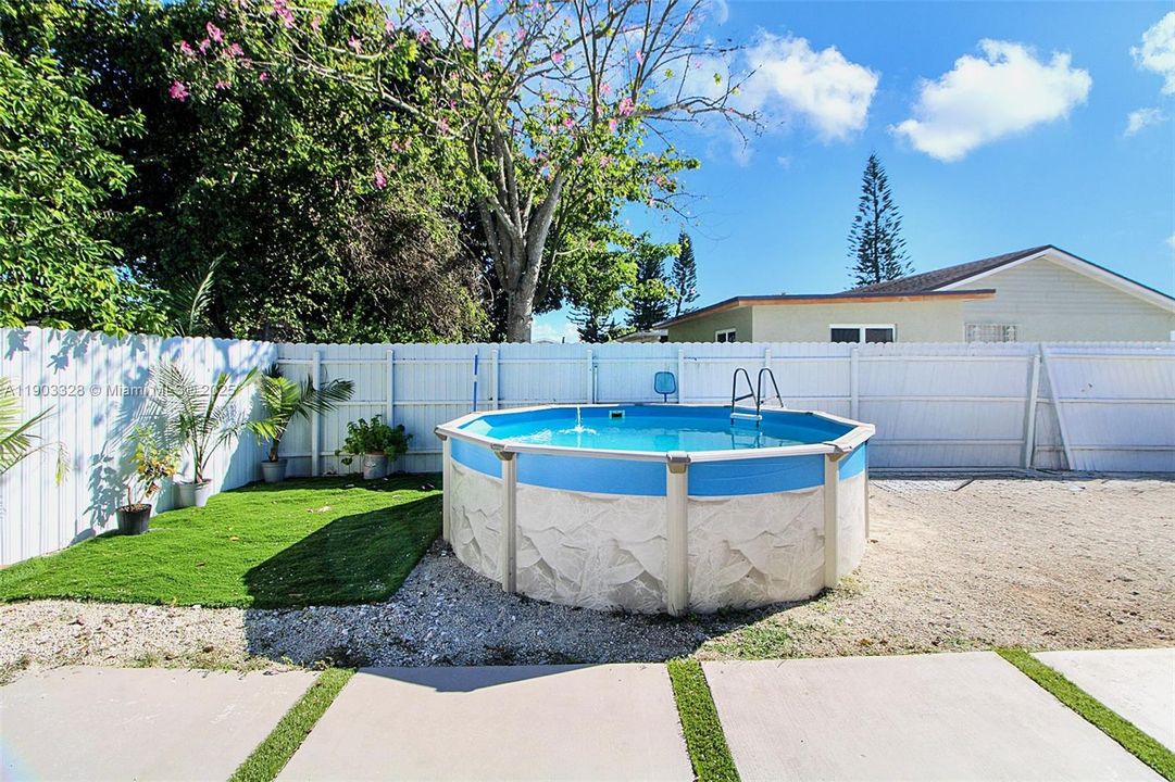 Active With Contract: $469,000 (3 beds, 2 baths, 1232 Square Feet)