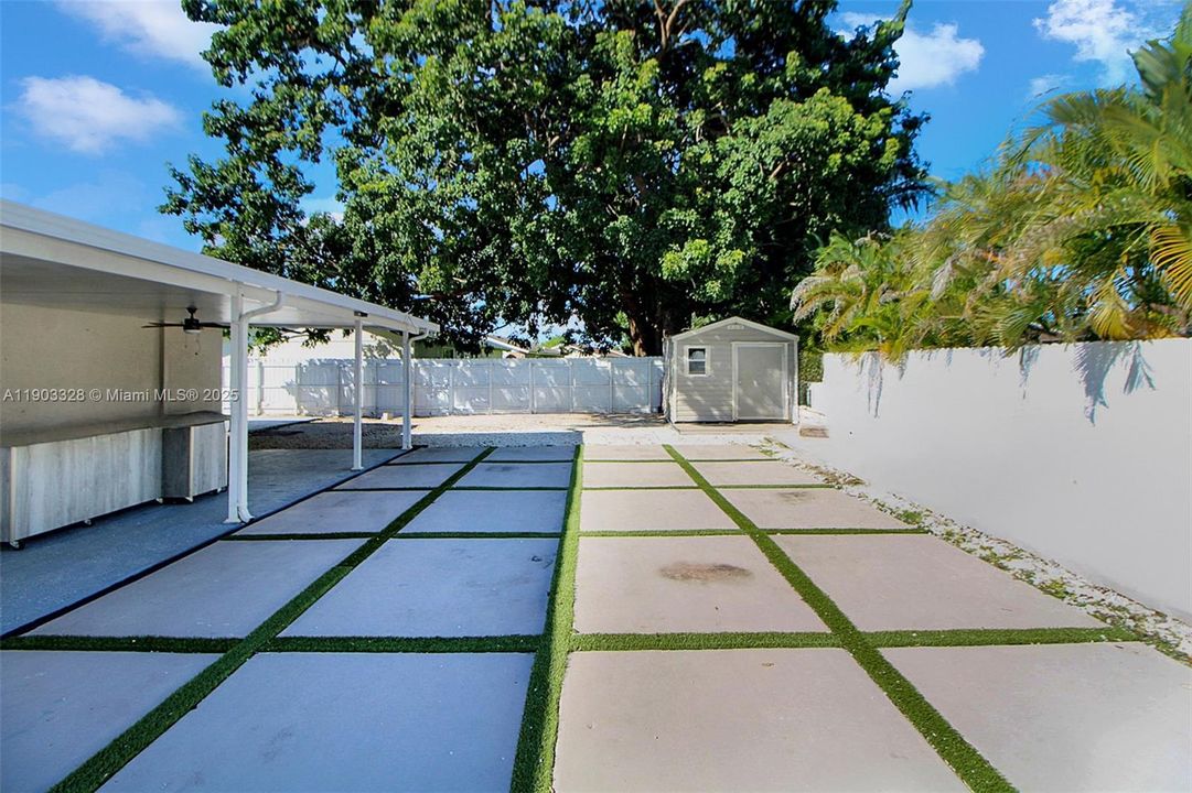 Active With Contract: $469,000 (3 beds, 2 baths, 1232 Square Feet)