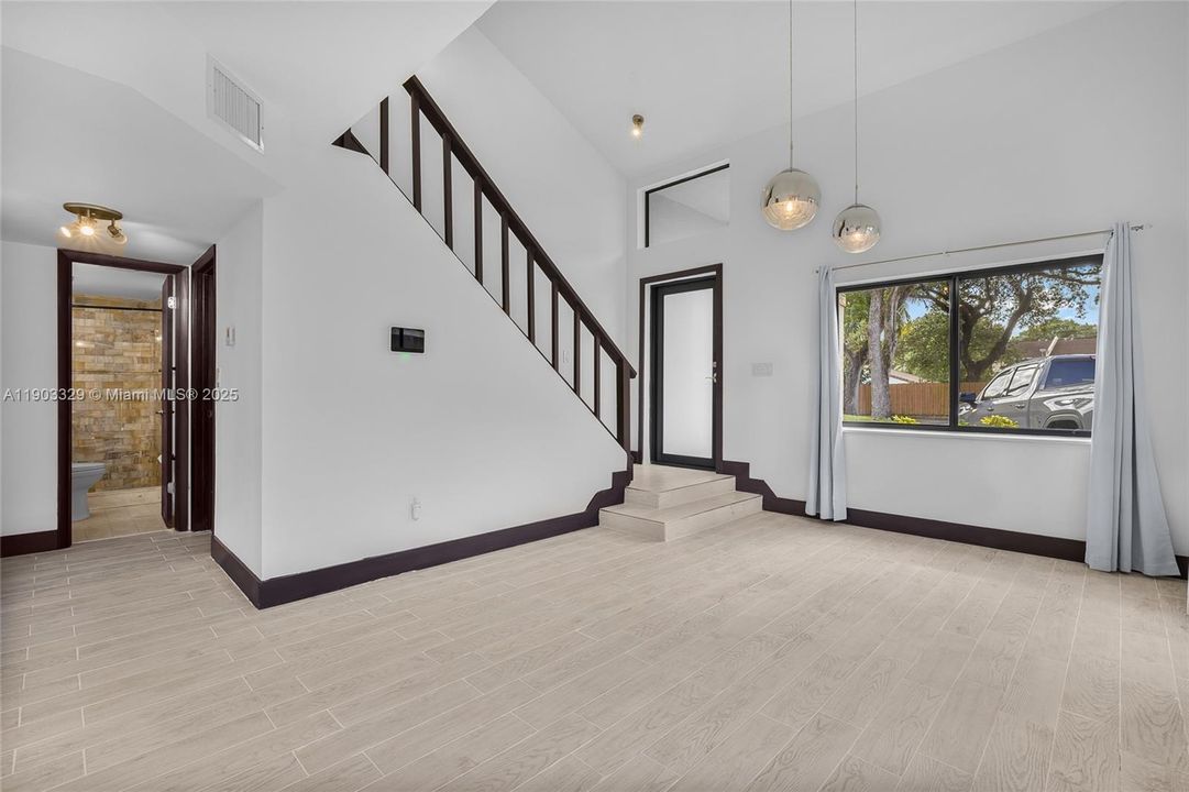 Recently Rented: $3,600 (4 beds, 3 baths, 1413 Square Feet)