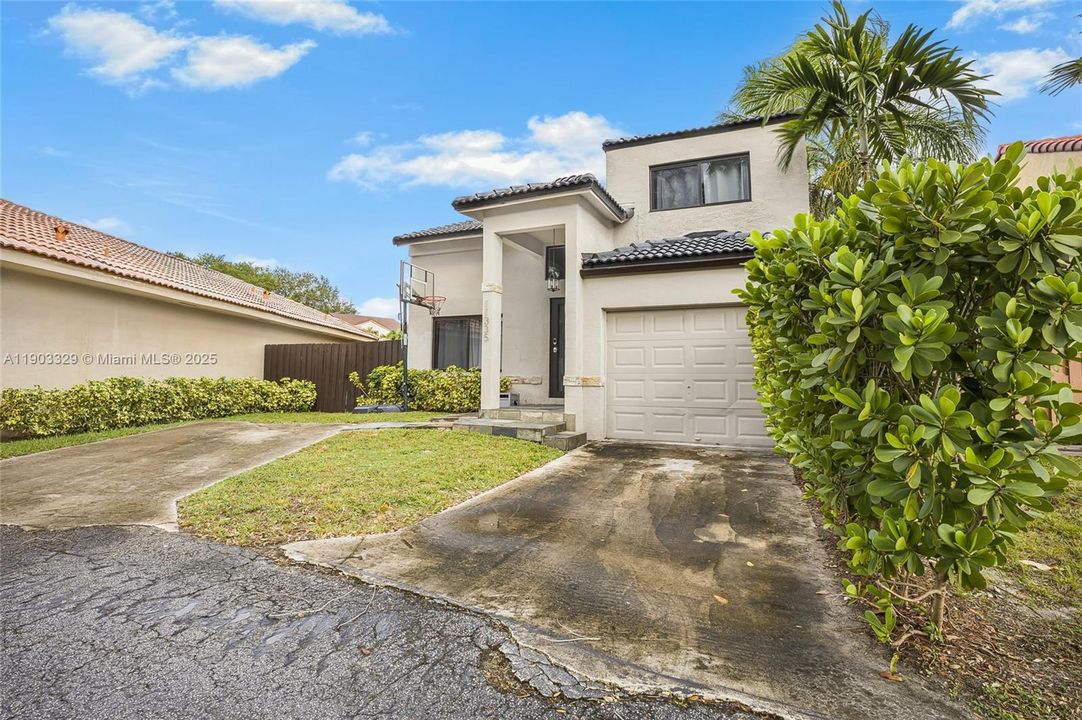 Recently Rented: $3,600 (4 beds, 3 baths, 1413 Square Feet)