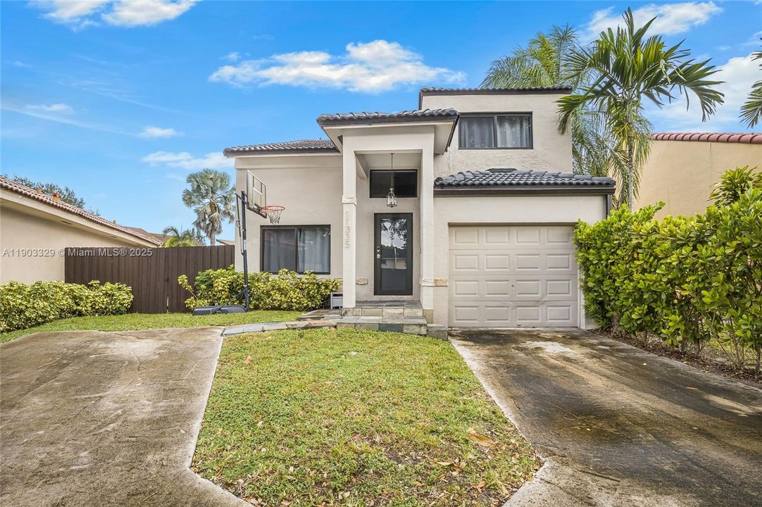 Recently Rented: $3,600 (4 beds, 3 baths, 1413 Square Feet)