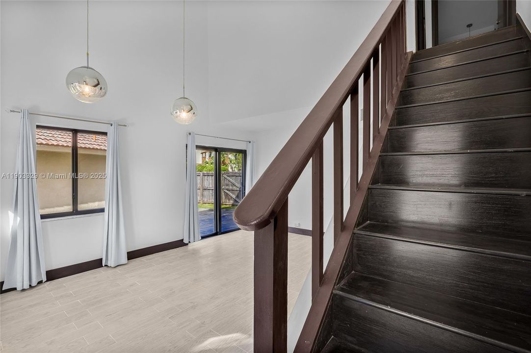 Recently Rented: $3,600 (4 beds, 3 baths, 1413 Square Feet)