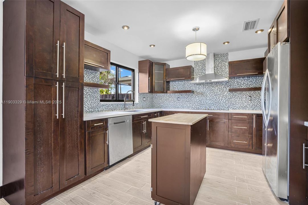 Recently Rented: $3,600 (4 beds, 3 baths, 1413 Square Feet)