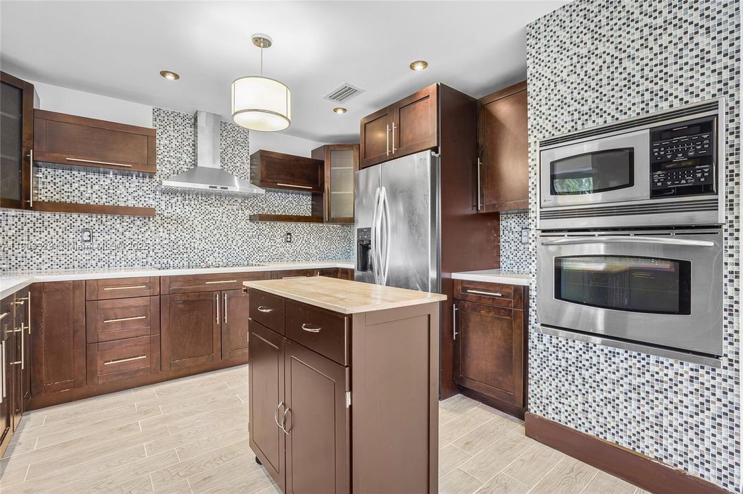 Recently Rented: $3,600 (4 beds, 3 baths, 1413 Square Feet)