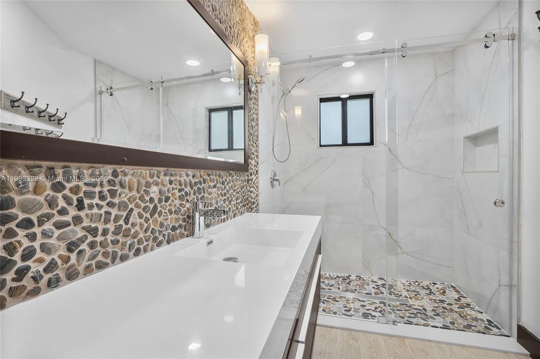 Recently Rented: $3,600 (4 beds, 3 baths, 1413 Square Feet)