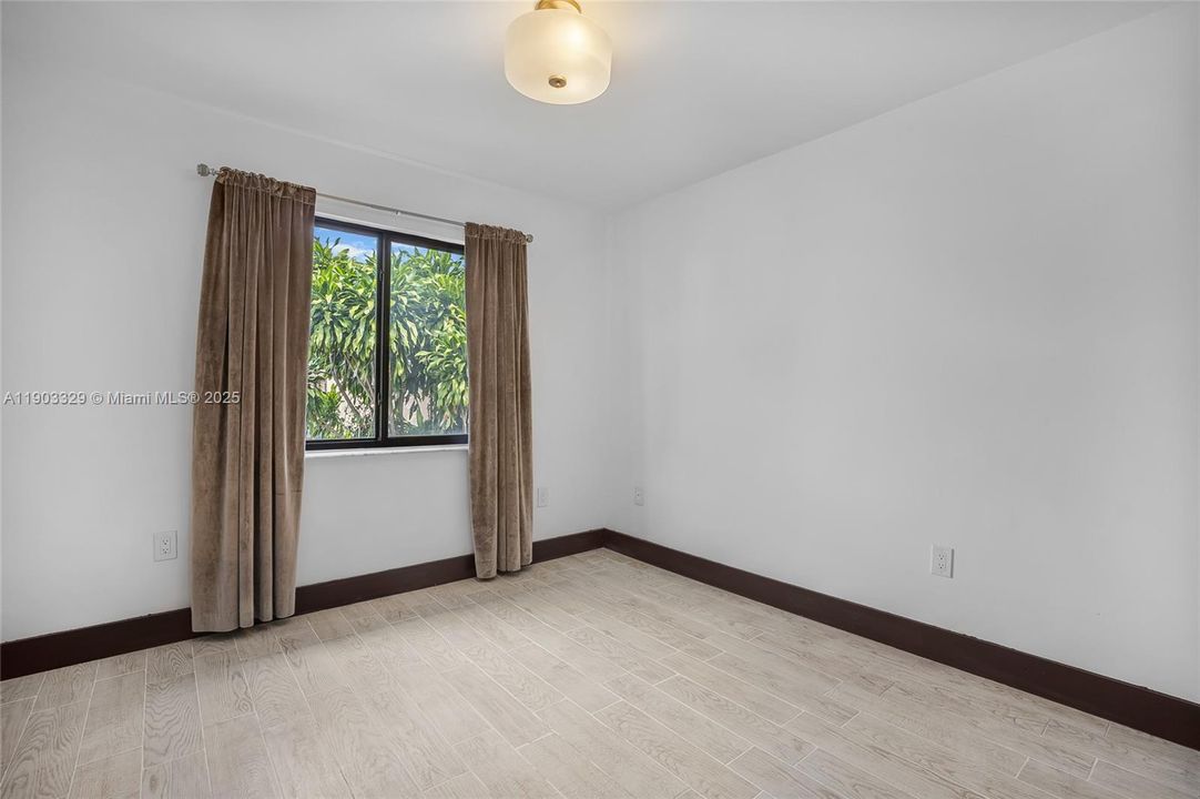 Recently Rented: $3,600 (4 beds, 3 baths, 1413 Square Feet)