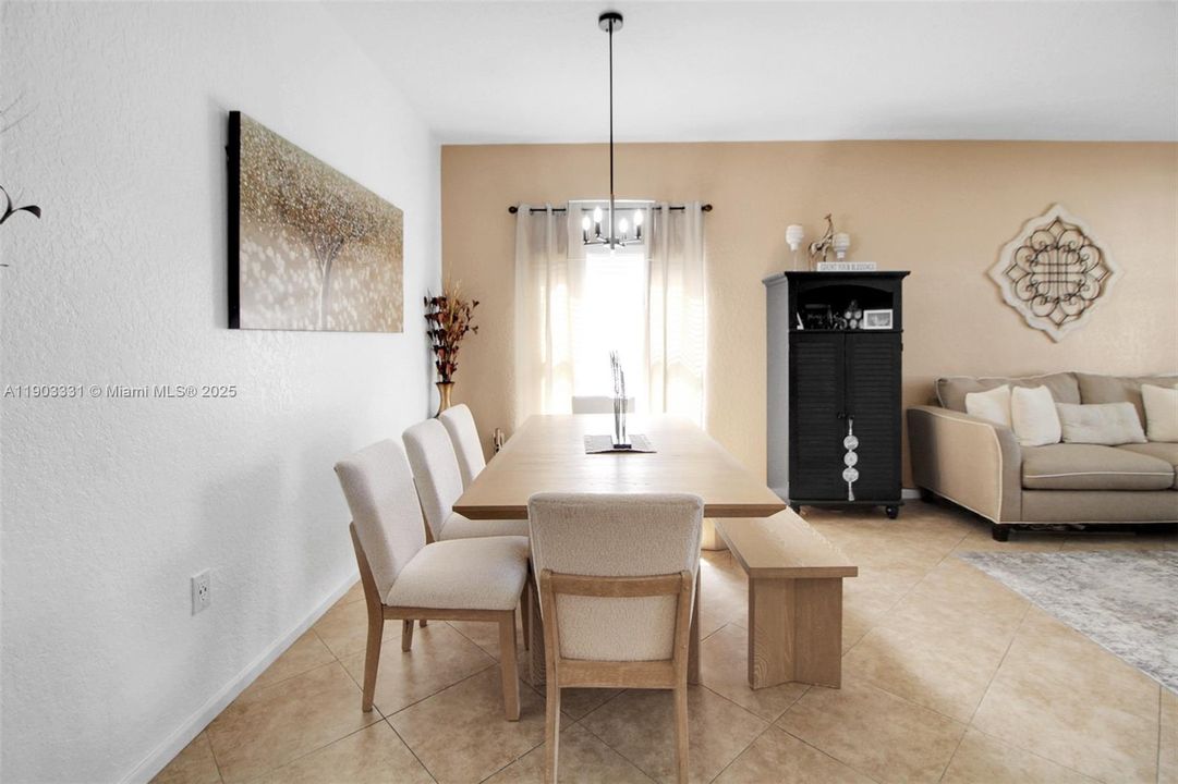 На продажу: $690,000 (4 спален, 2 ванн, 1878 Квадратных фут)