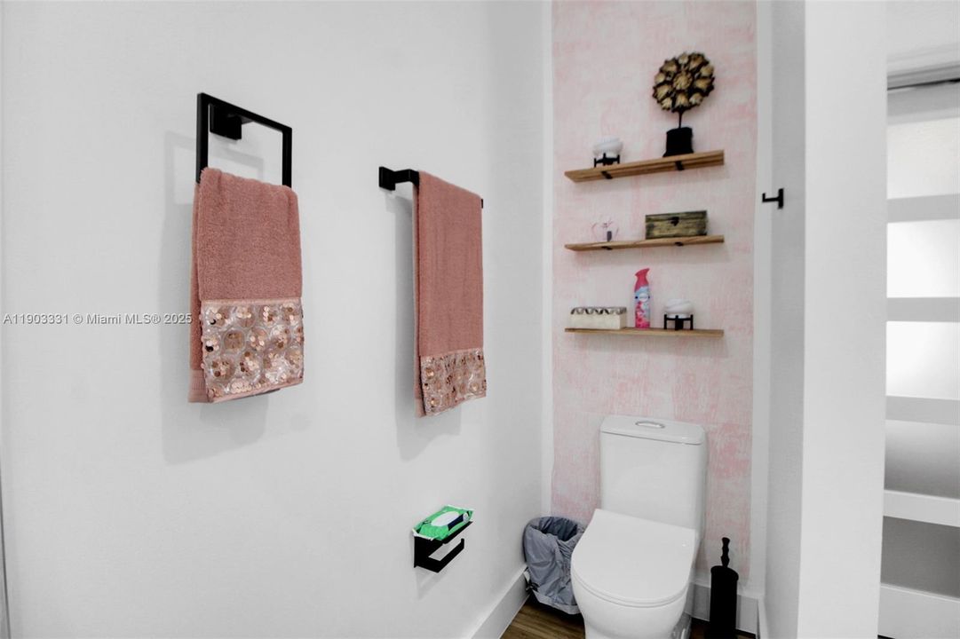 На продажу: $690,000 (4 спален, 2 ванн, 1878 Квадратных фут)