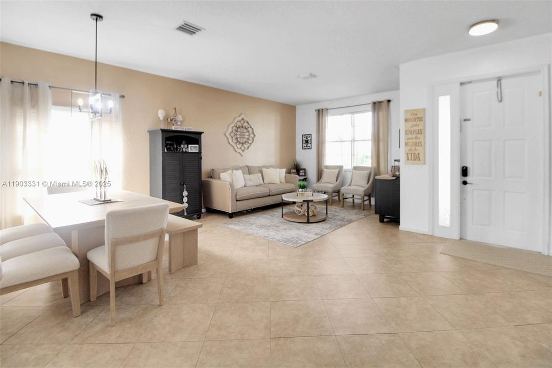 На продажу: $690,000 (4 спален, 2 ванн, 1878 Квадратных фут)