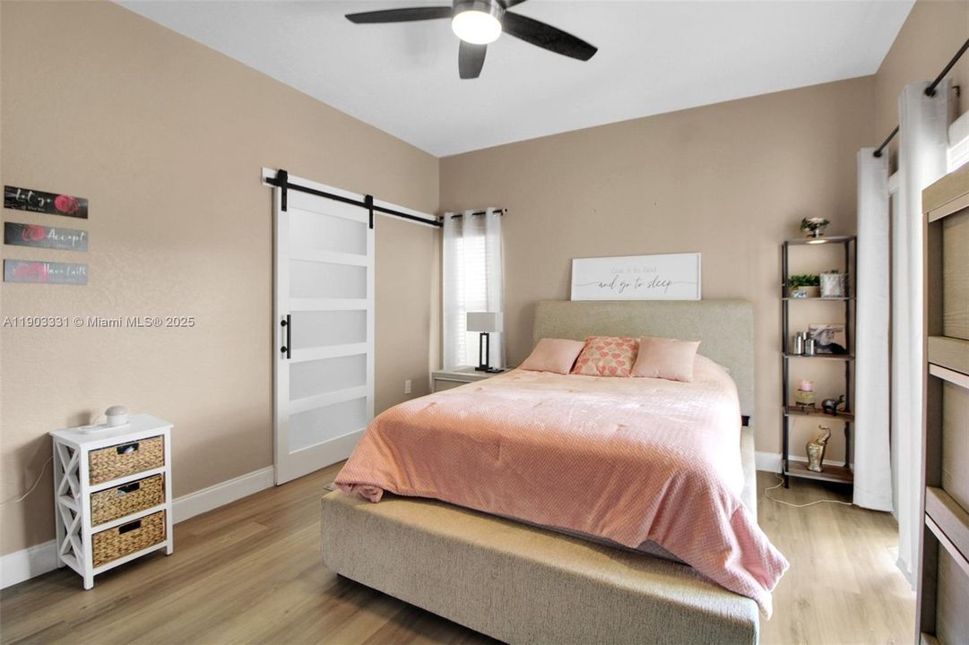 На продажу: $690,000 (4 спален, 2 ванн, 1878 Квадратных фут)