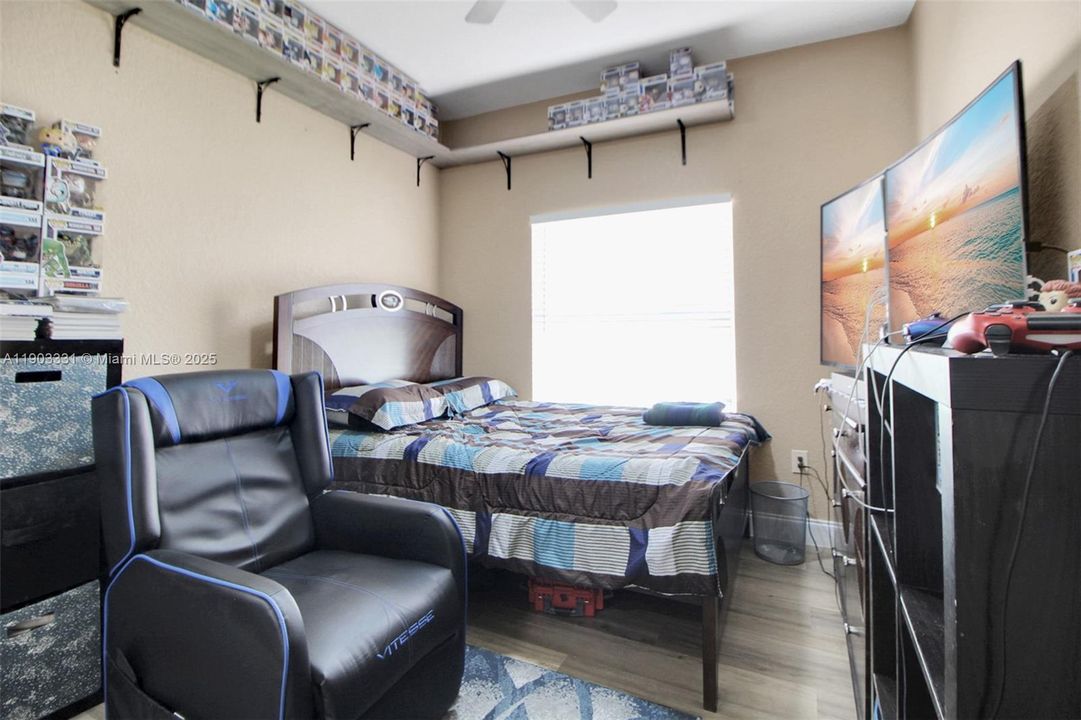 На продажу: $690,000 (4 спален, 2 ванн, 1878 Квадратных фут)