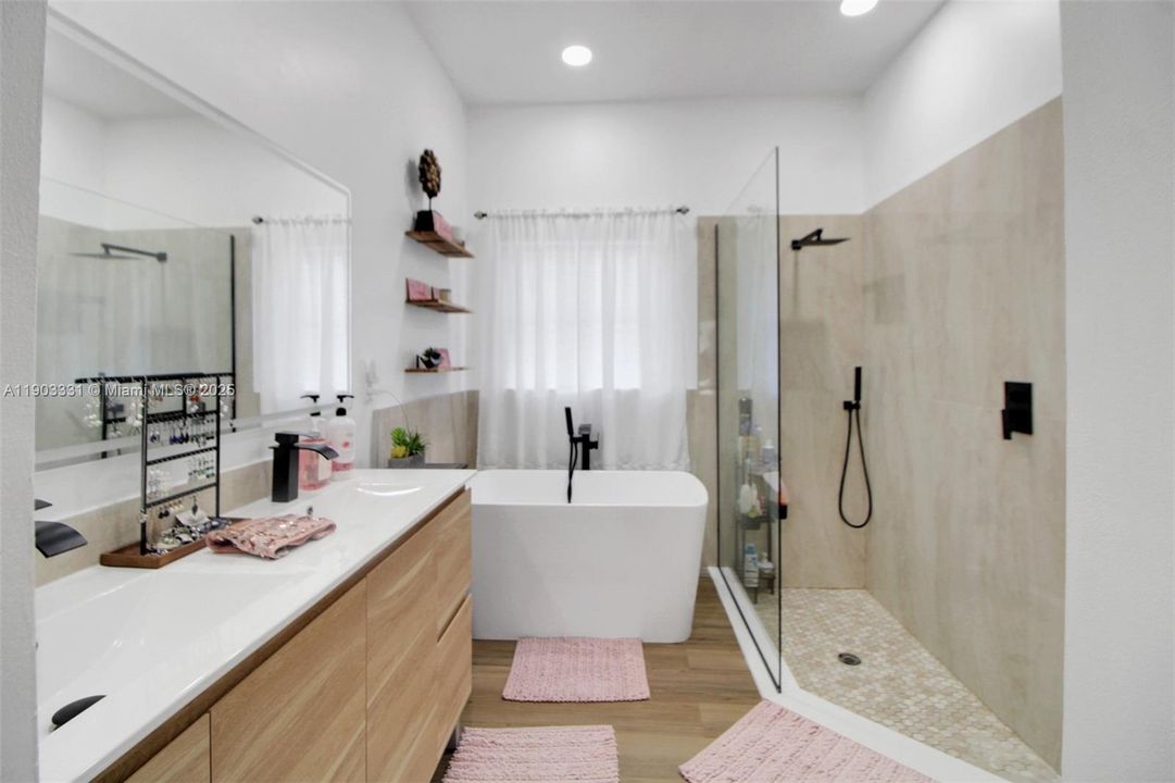 На продажу: $690,000 (4 спален, 2 ванн, 1878 Квадратных фут)