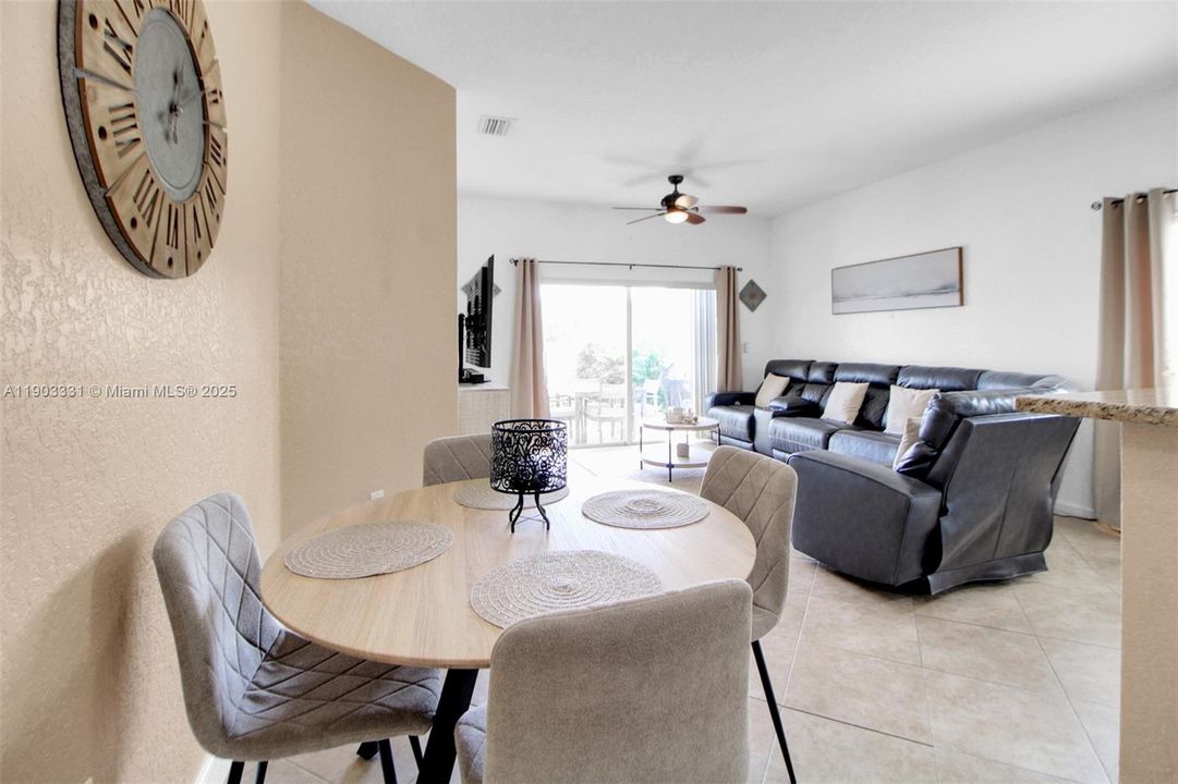 На продажу: $690,000 (4 спален, 2 ванн, 1878 Квадратных фут)