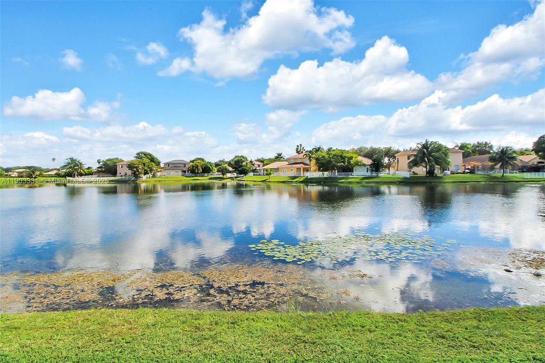 На продажу: $690,000 (4 спален, 2 ванн, 1878 Квадратных фут)