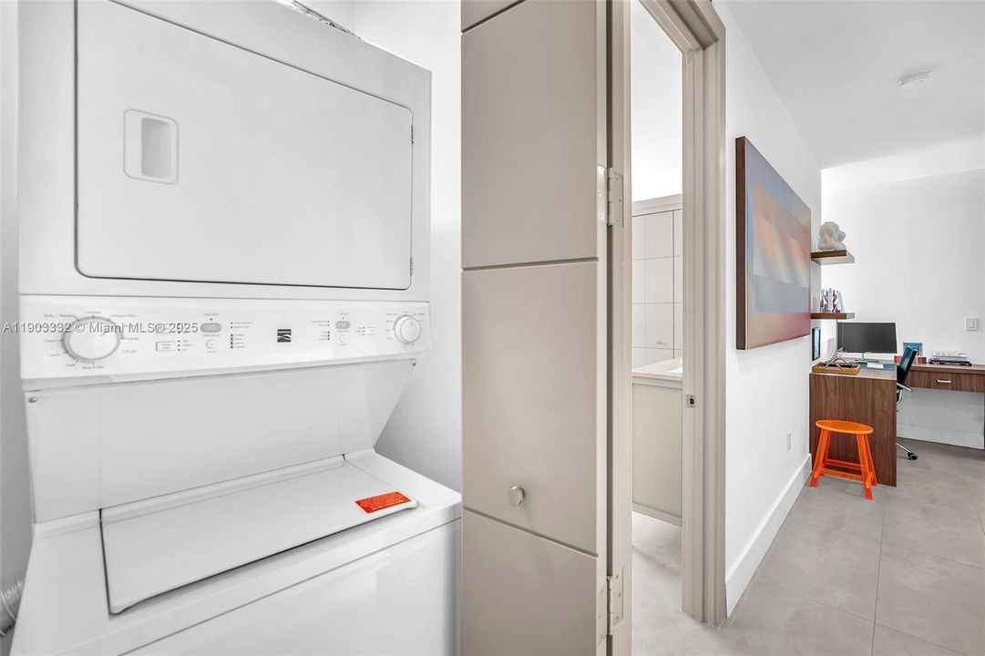 出租: $8,250 (3 贝兹, 3 浴室, 2850 平方英尺)