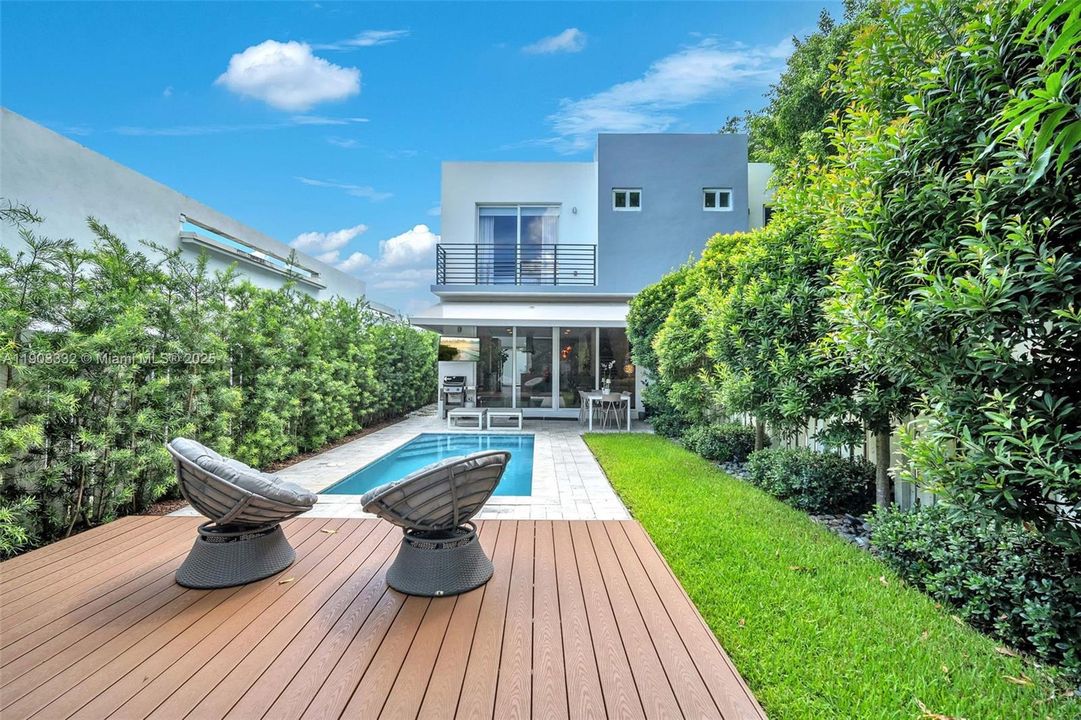 出租: $8,250 (3 贝兹, 3 浴室, 2850 平方英尺)