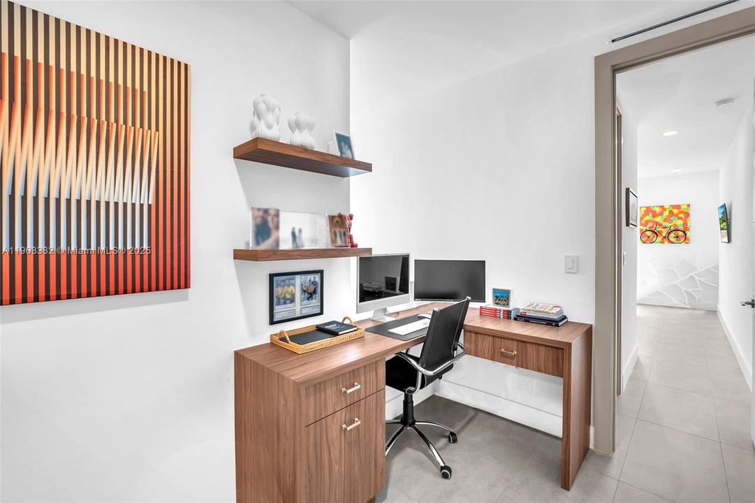 出租: $8,250 (3 贝兹, 3 浴室, 2850 平方英尺)