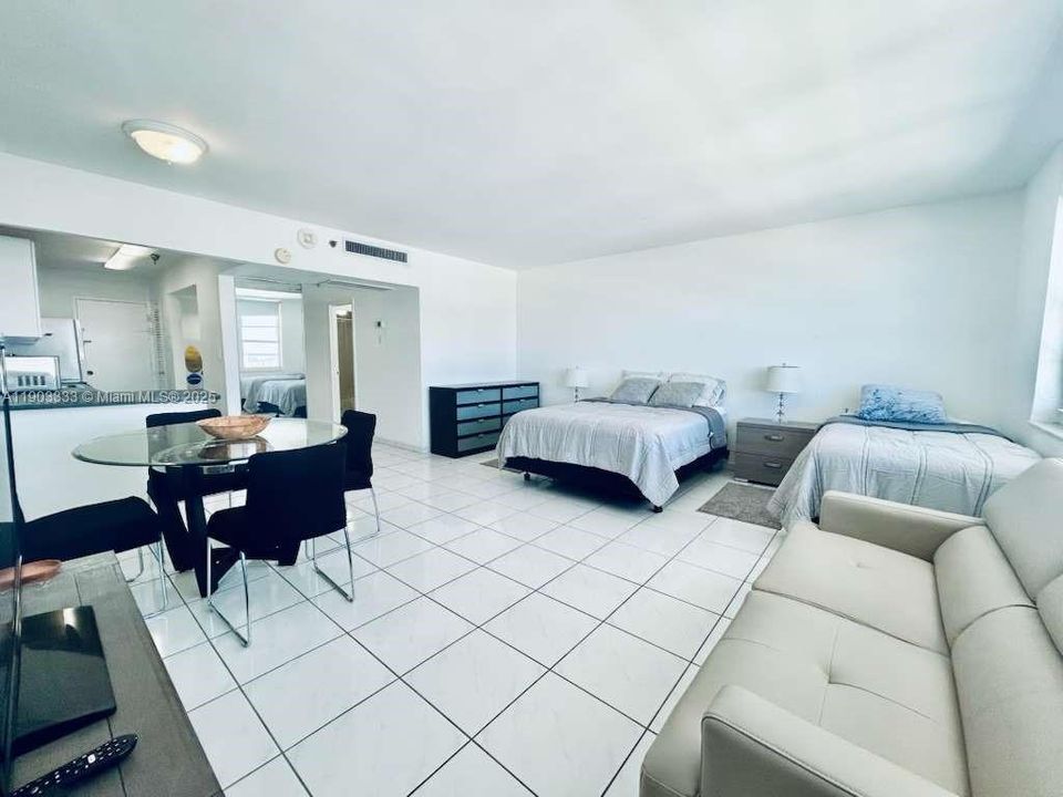 For Rent: $2,500 (0 beds, 1 baths, 550 Square Feet)