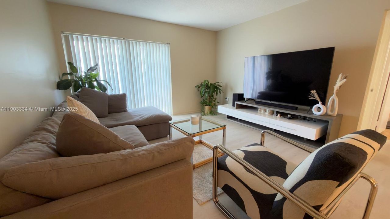 For Rent: $1,995 (1 beds, 1 baths, 705 Square Feet)