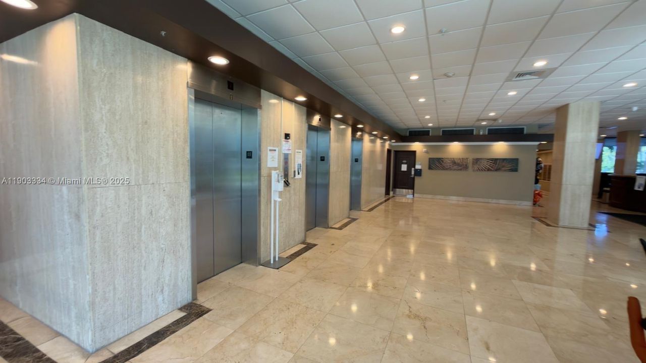 For Rent: $1,995 (1 beds, 1 baths, 705 Square Feet)