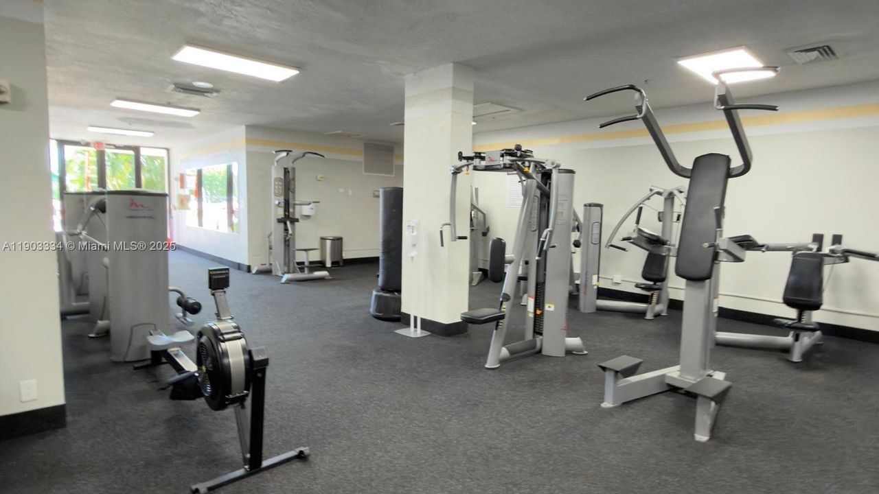 For Rent: $1,995 (1 beds, 1 baths, 705 Square Feet)