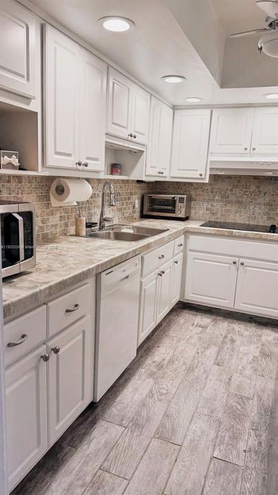 For Rent: $1,995 (1 beds, 1 baths, 705 Square Feet)