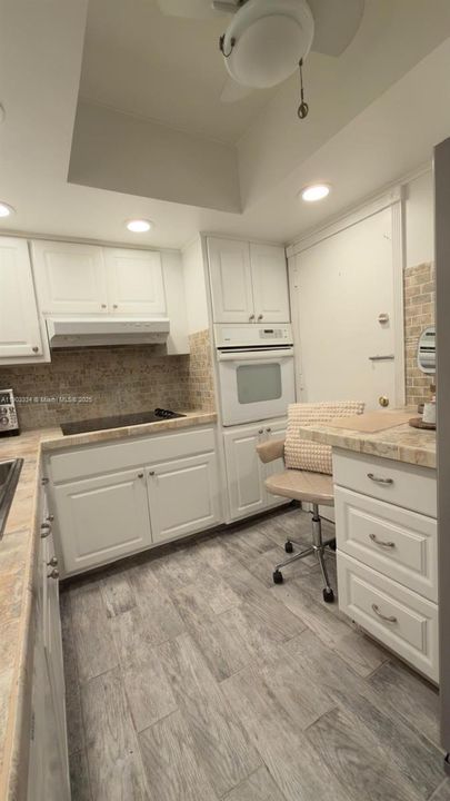 For Rent: $1,995 (1 beds, 1 baths, 705 Square Feet)