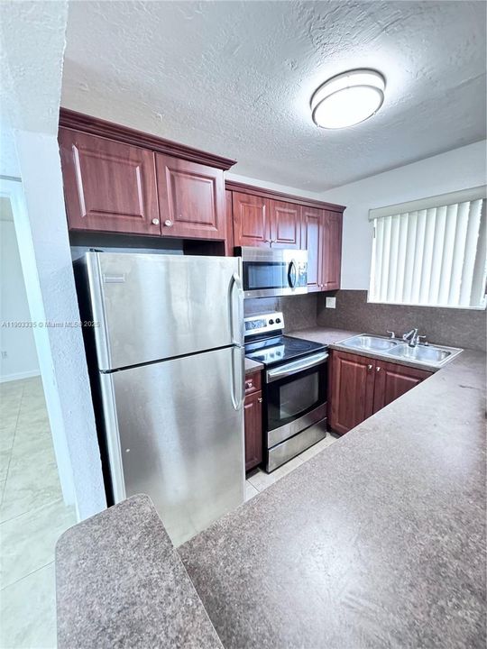 Recently Rented: $2,195 (2 beds, 2 baths, 820 Square Feet)