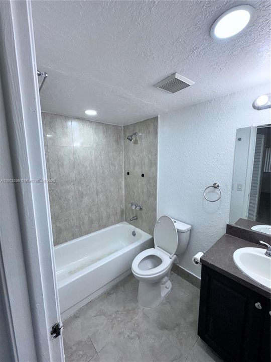 Recently Rented: $2,195 (2 beds, 2 baths, 820 Square Feet)