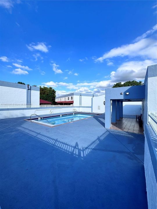 Recently Rented: $2,195 (2 beds, 2 baths, 820 Square Feet)