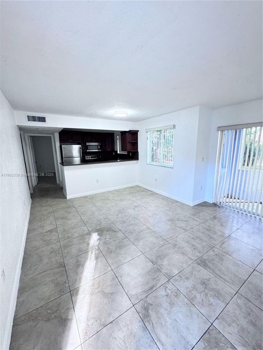 Recently Rented: $2,195 (2 beds, 2 baths, 820 Square Feet)