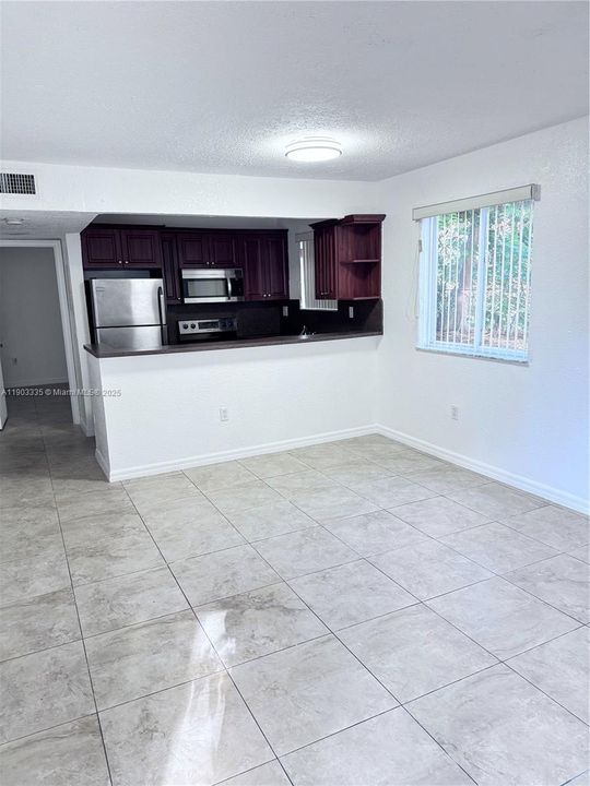 Recently Rented: $2,195 (2 beds, 2 baths, 820 Square Feet)