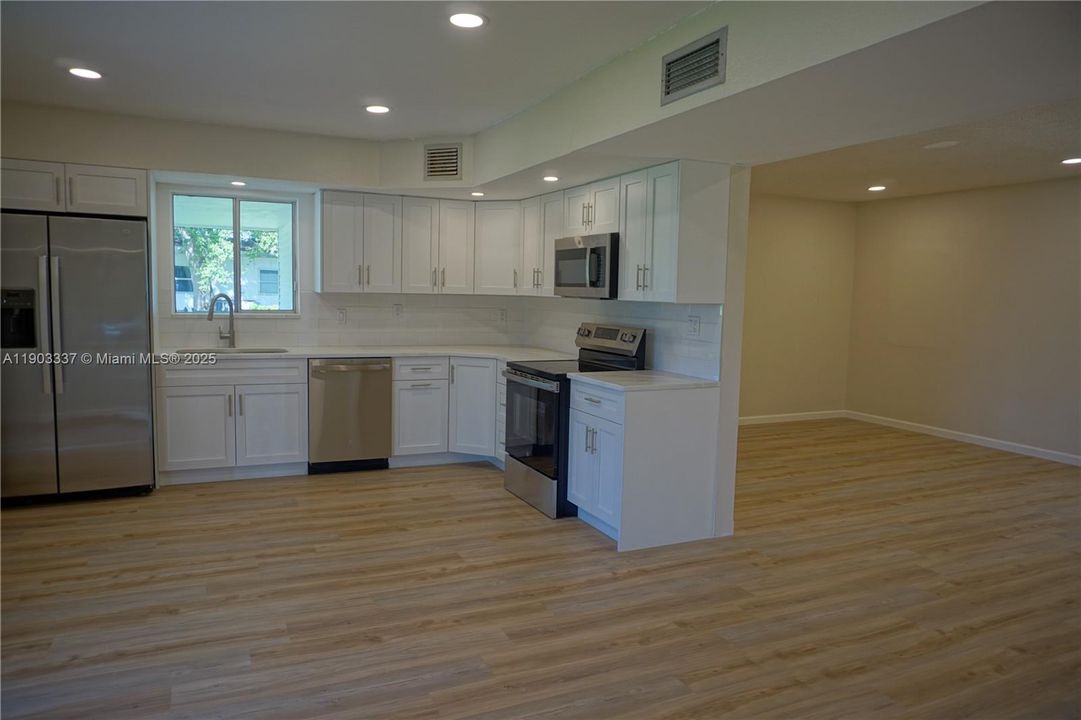 出租: $2,100 (3 贝兹, 2 浴室, 1358 平方英尺)