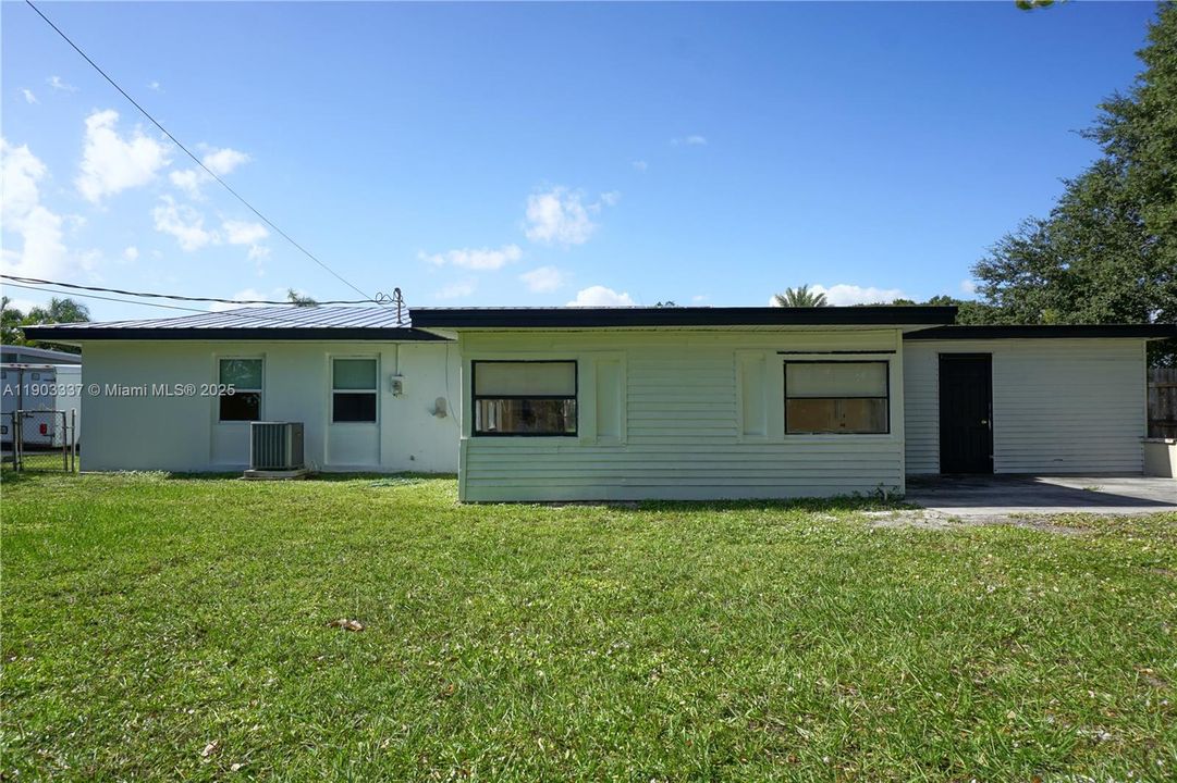 出租: $2,100 (3 贝兹, 2 浴室, 1358 平方英尺)