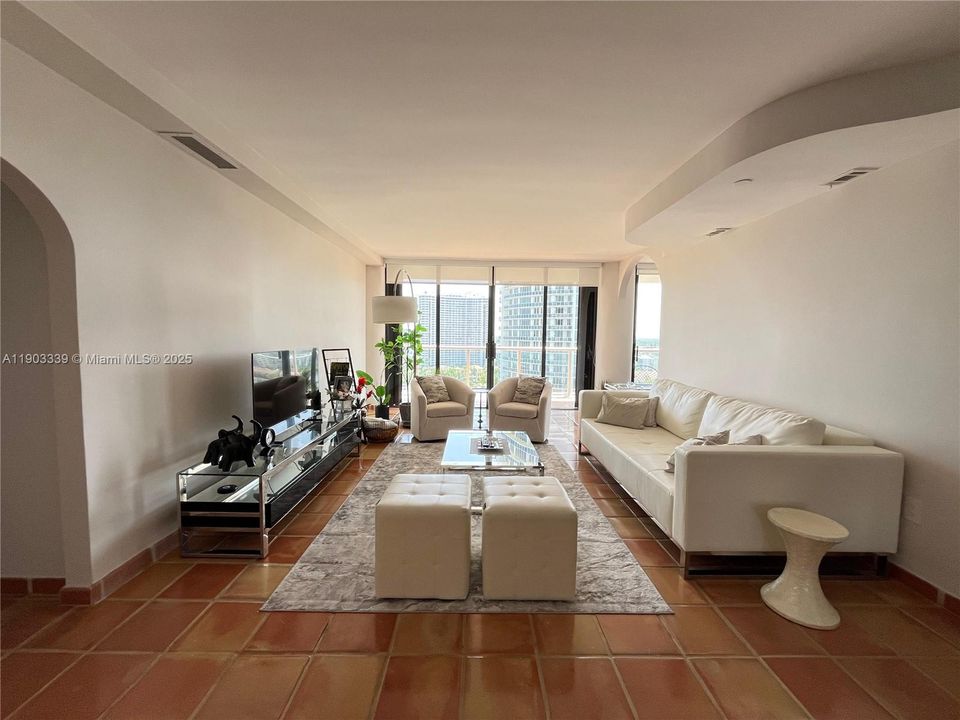 For Rent: $4,500 (2 beds, 2 baths, 1508 Square Feet)