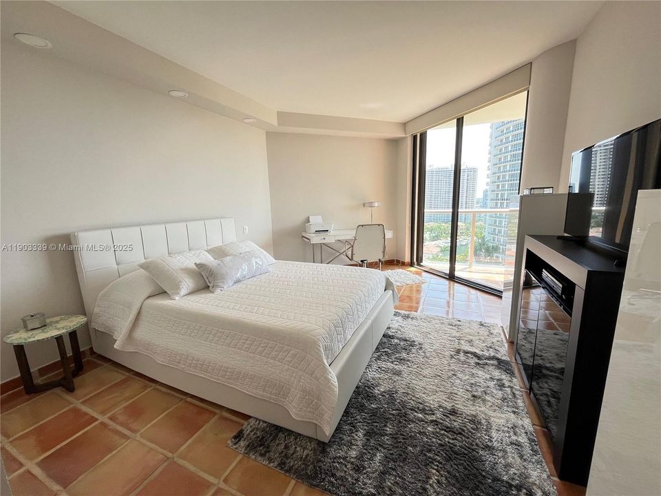 For Rent: $4,500 (2 beds, 2 baths, 1508 Square Feet)