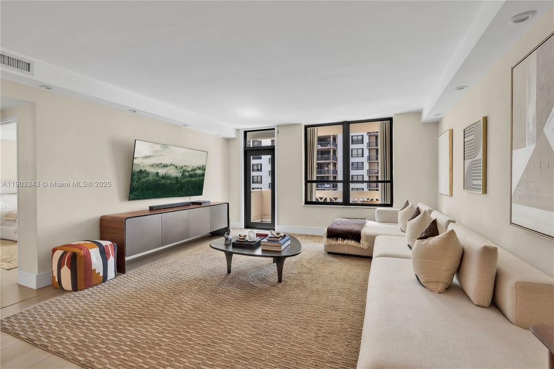 Recently Rented: $3,200 (1 beds, 1 baths, 1019 Square Feet)